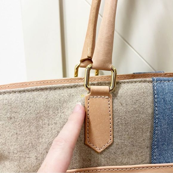 Monte & Coe Italian Wool Tote in Nude Crossbody Strap - Picture 4 of 12